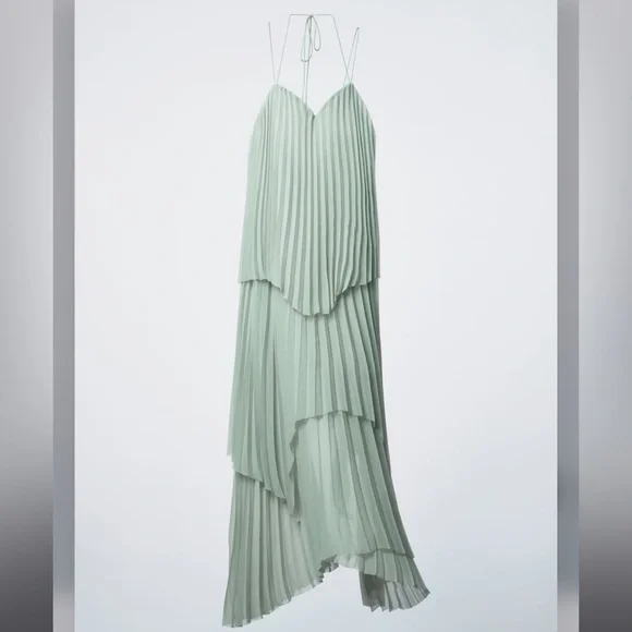 green emerald velvet dress ZARA. Pleated midi dress. TS  Hibuy market
